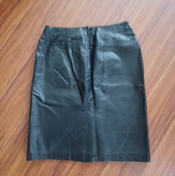 Danier Genuine Leather Skirt - Picture 3 of 8